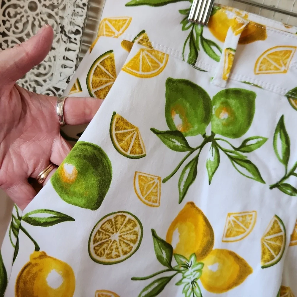 Isaac Mizrahi‎ sz 4 Lemon Lime Summer Shorts Fruit White